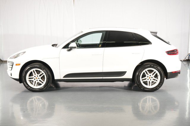 Used 2018 Porsche Macan AWD/4WD image 2