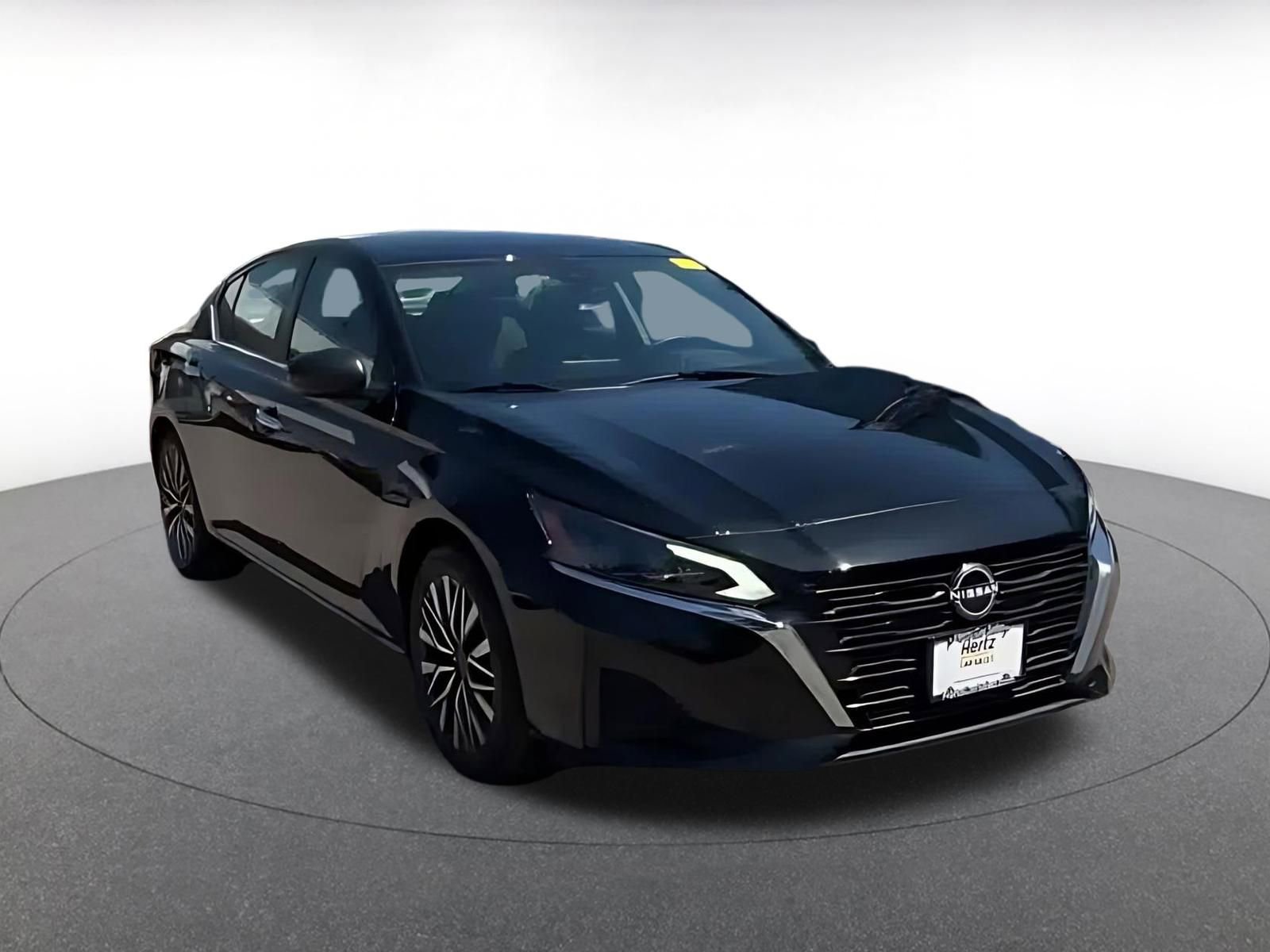Used 2025 Nissan Altima 2.5 SV FWD image 3