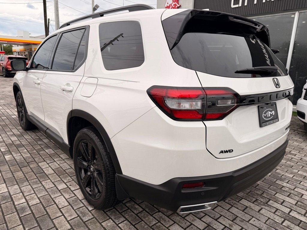 Used 2025 Honda Pilot Black Edition image 5