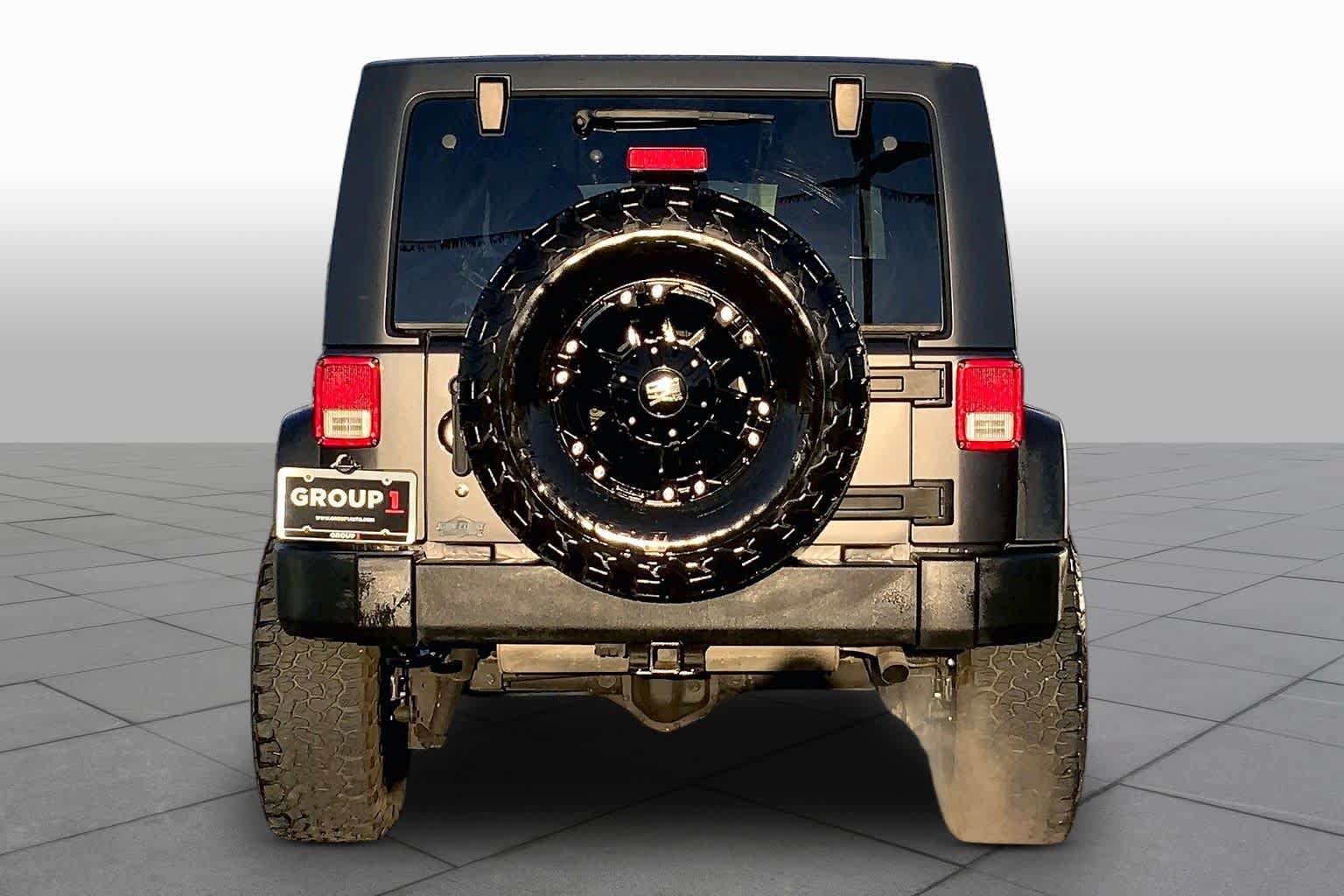 Used 2017 Jeep Wrangler Unlimited Rubicon AWD/4WD image 5