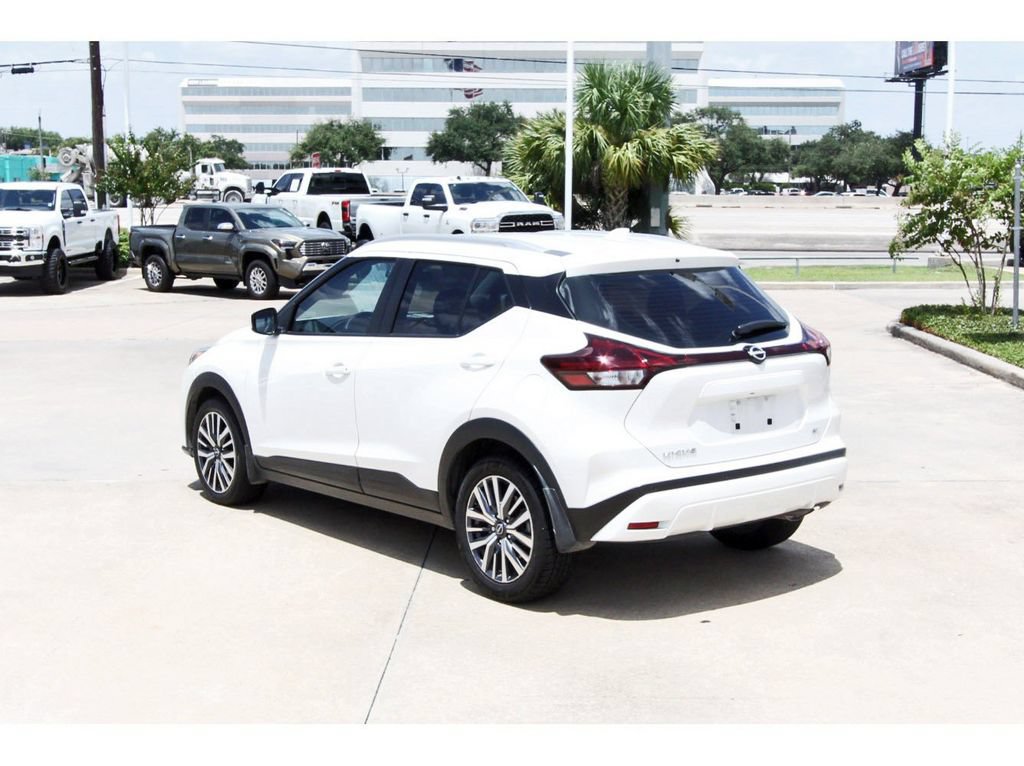 Used 2022 Nissan Kicks SV FWD image 4