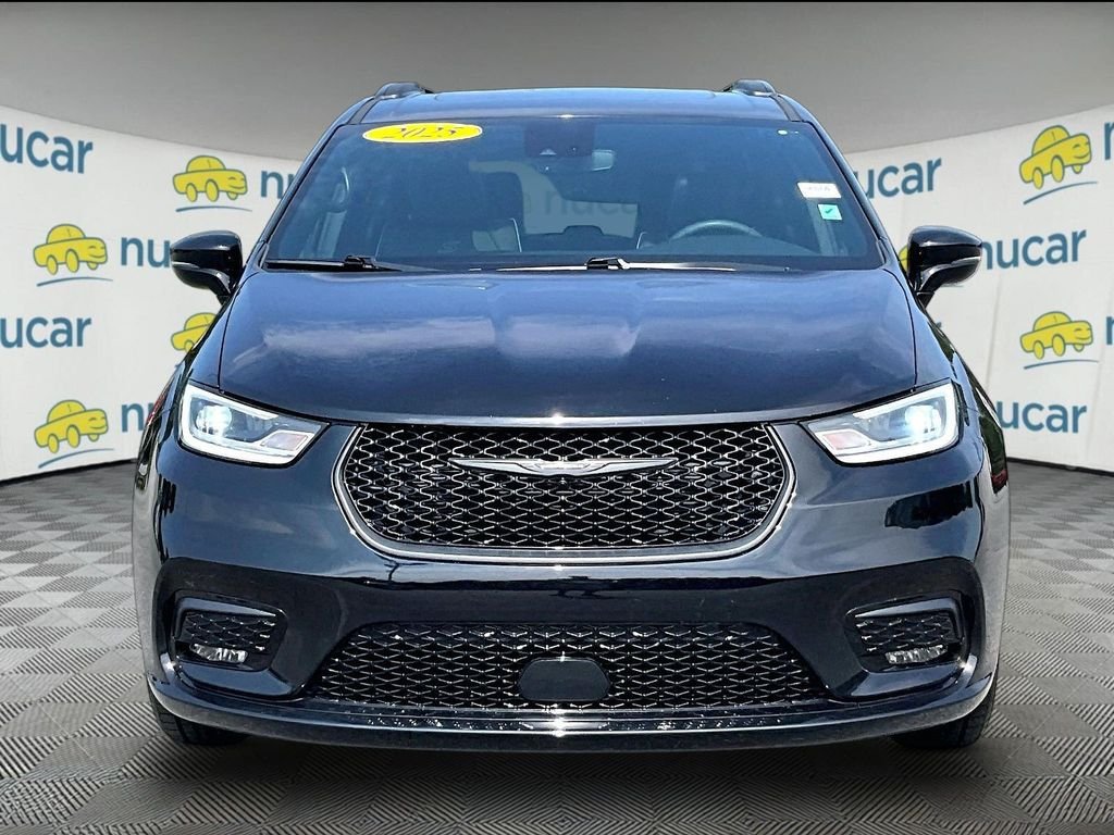 Used 2025 Chrysler Pacifica Limited FWD image 2