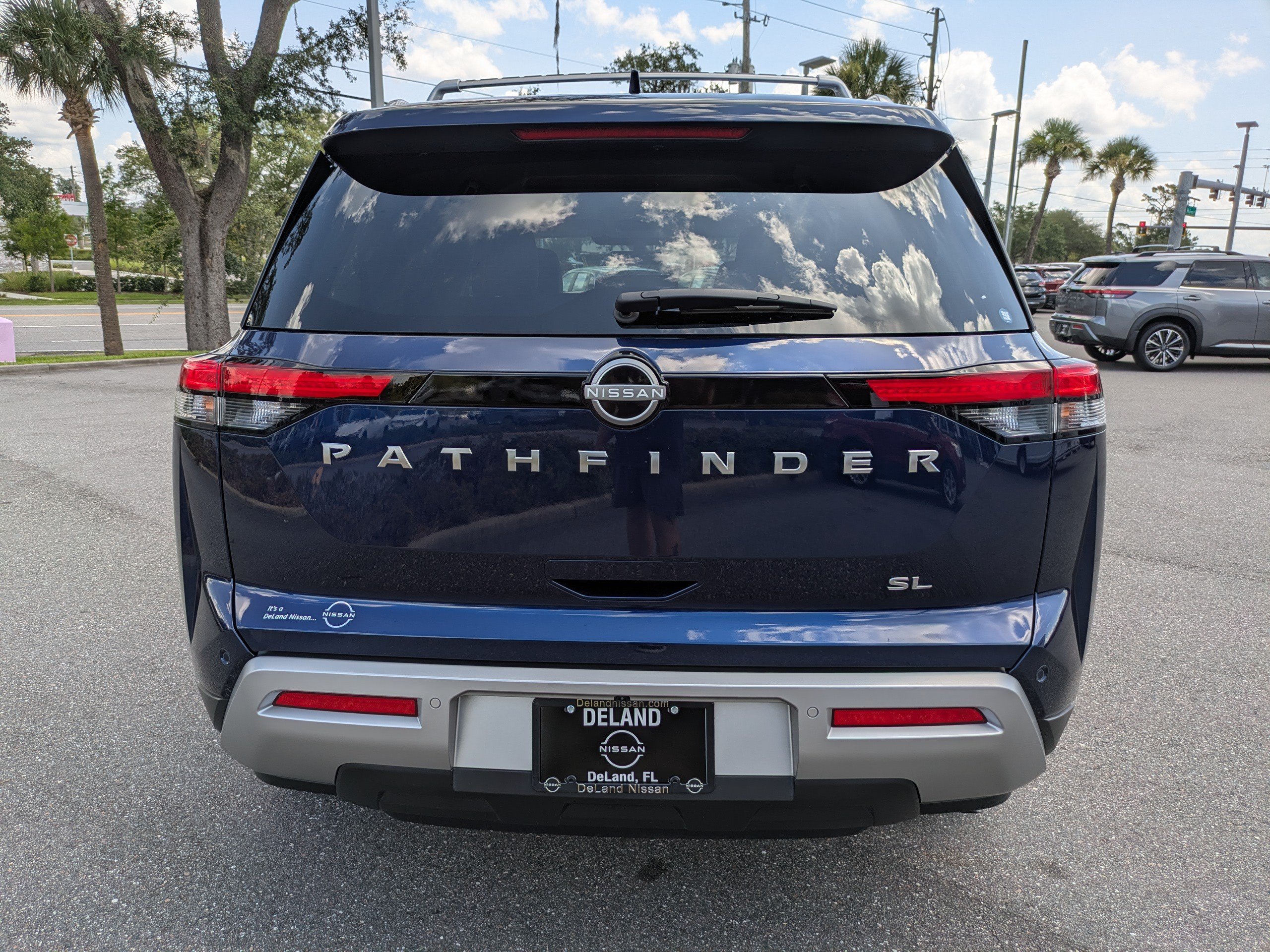 Certified 2025 Nissan Pathfinder SL w/ Cargo Package FWD image 5