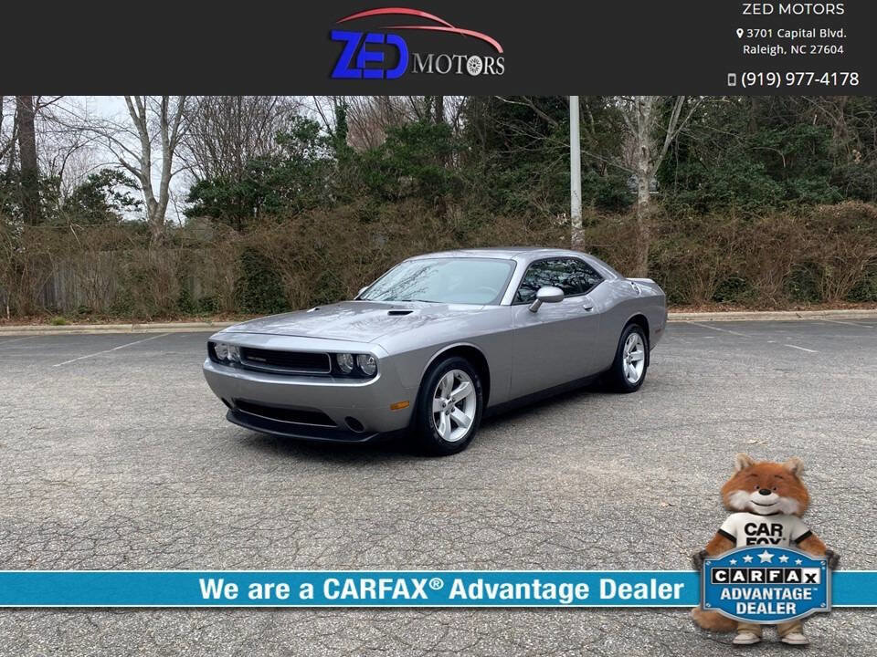 Used 2013 Dodge Challenger SXT RWD image 1