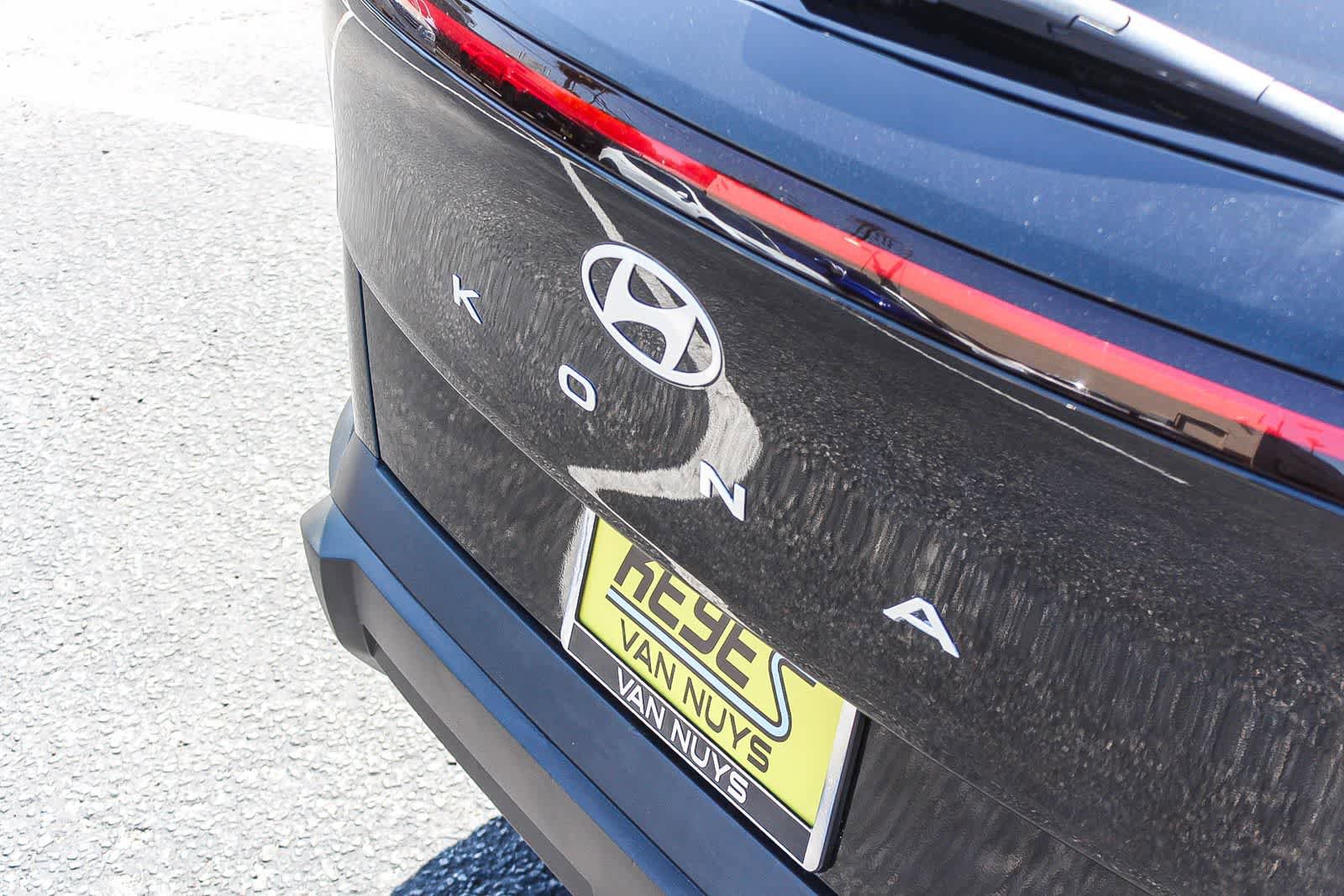 Certified 2024 Hyundai Kona SEL AWD/4WD image 9