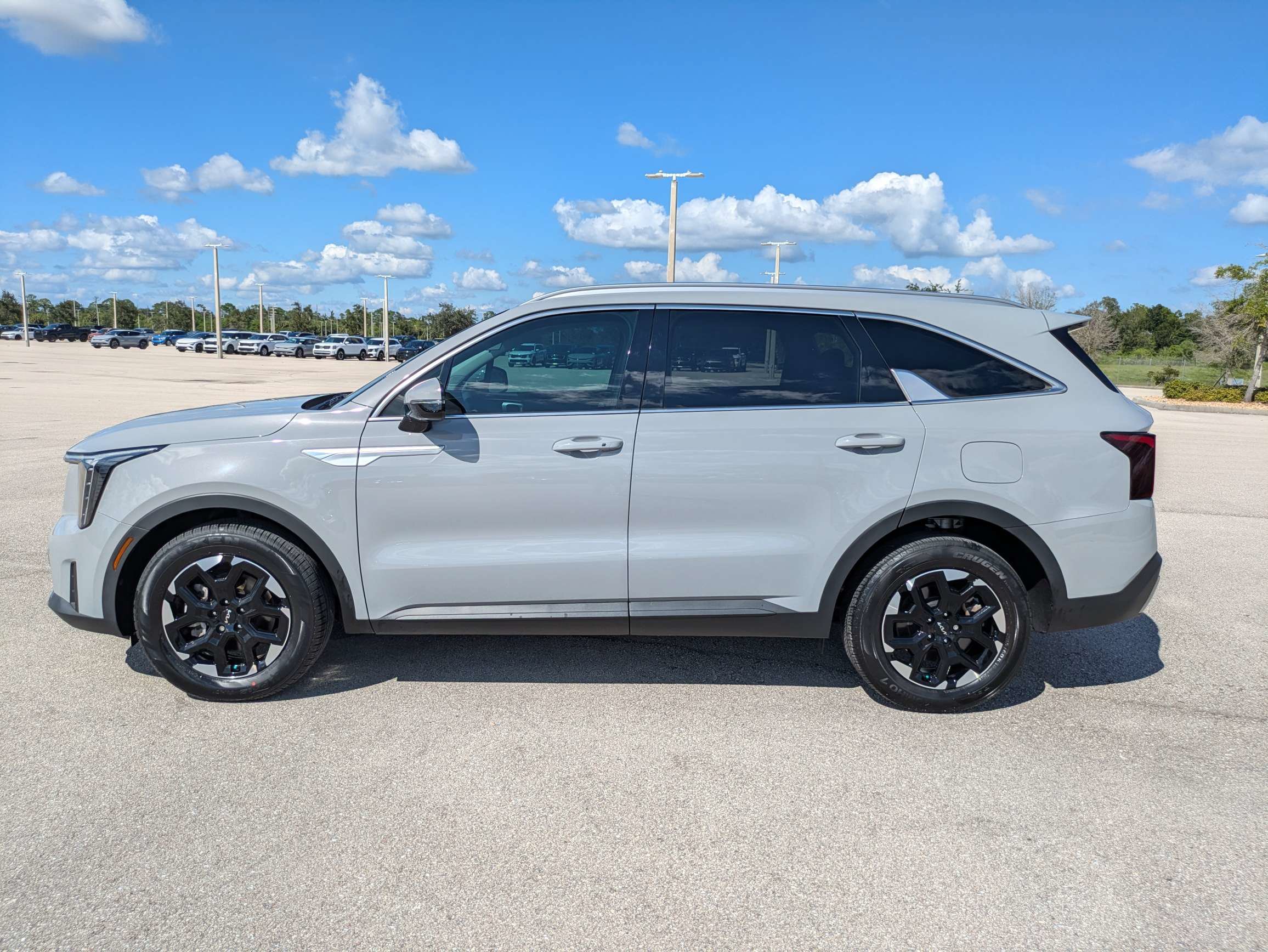 Used 2025 Kia Sorento S FWD image 7