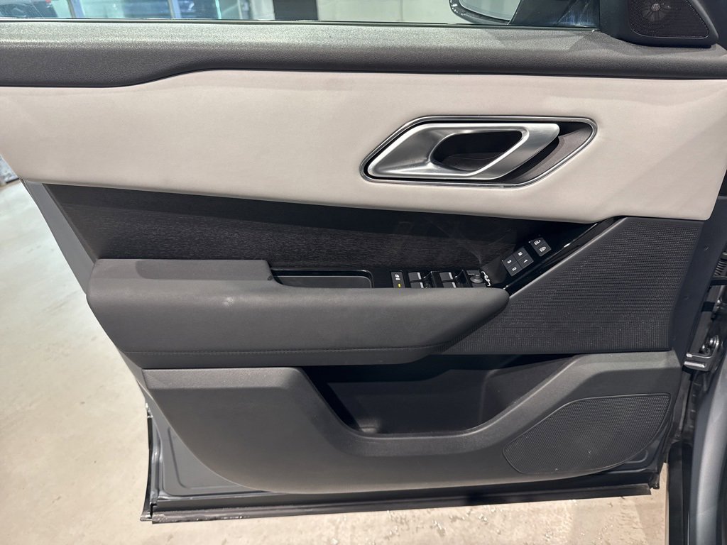 Used 2025 Land Rover Range Rover Velar Dynamic SE image 12