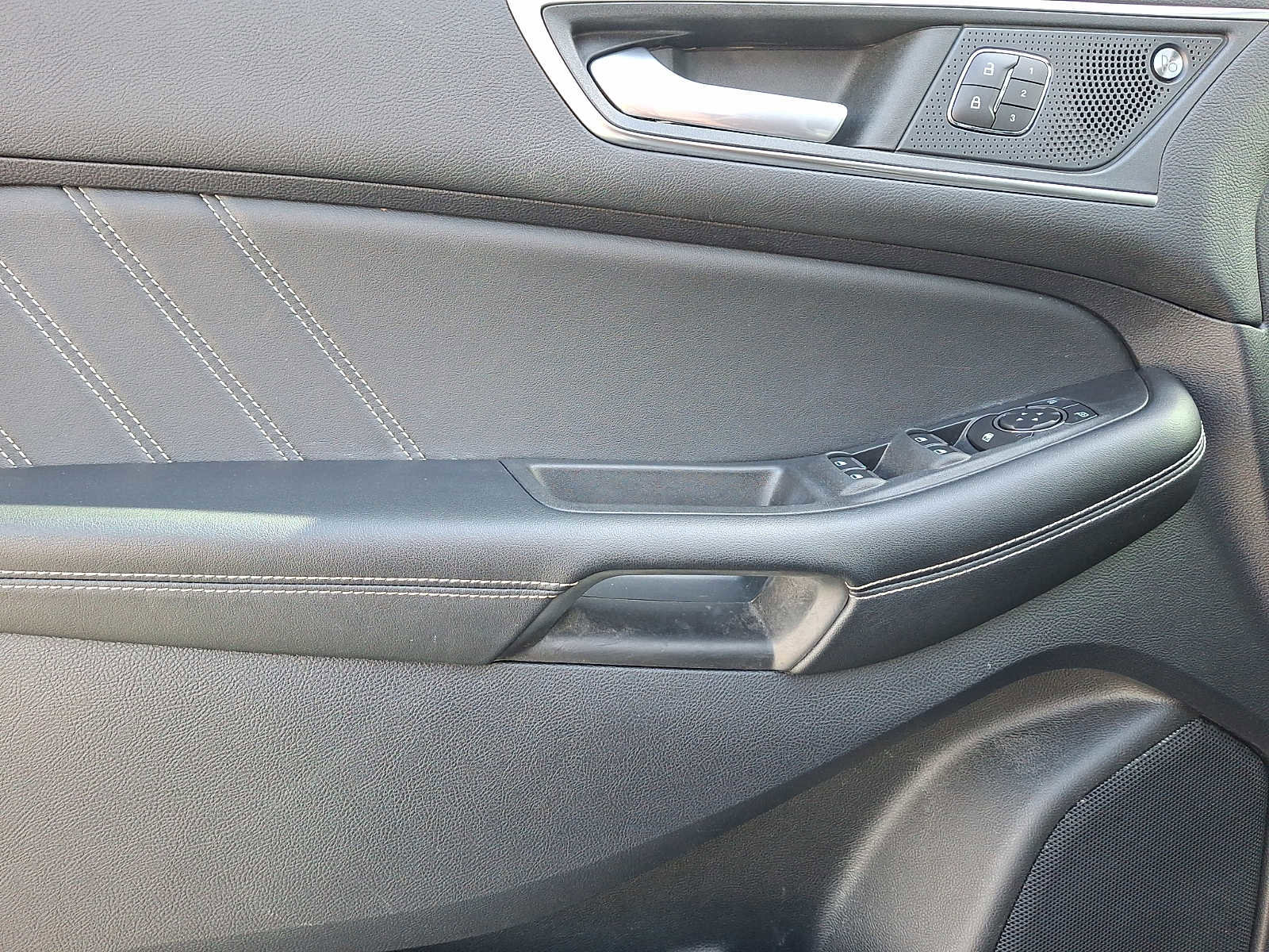 Used 2022 Ford Edge ST w/ Equipment Group 401A AWD/4WD image 12