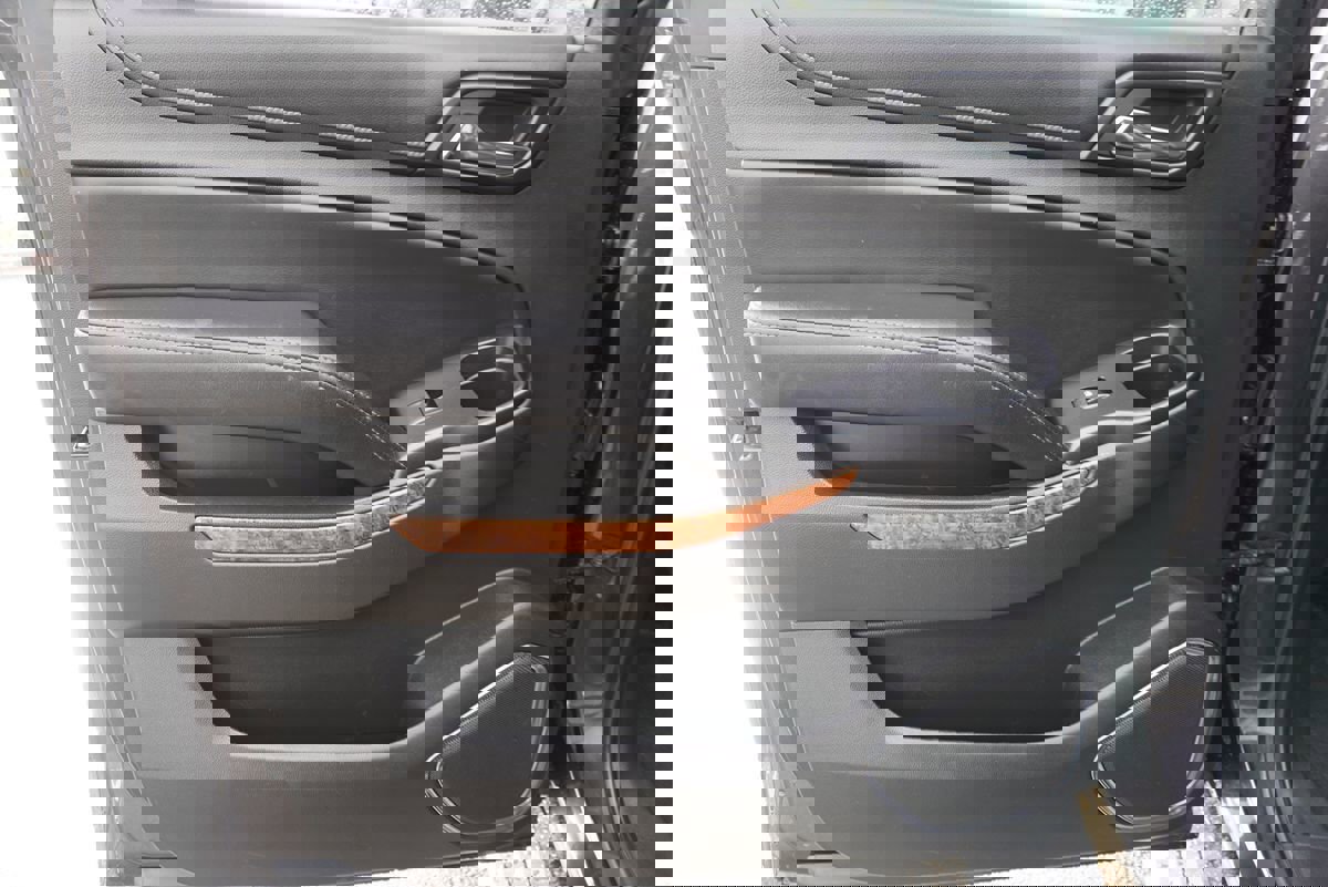 Used 2015 Chevrolet Suburban LTZ image 19