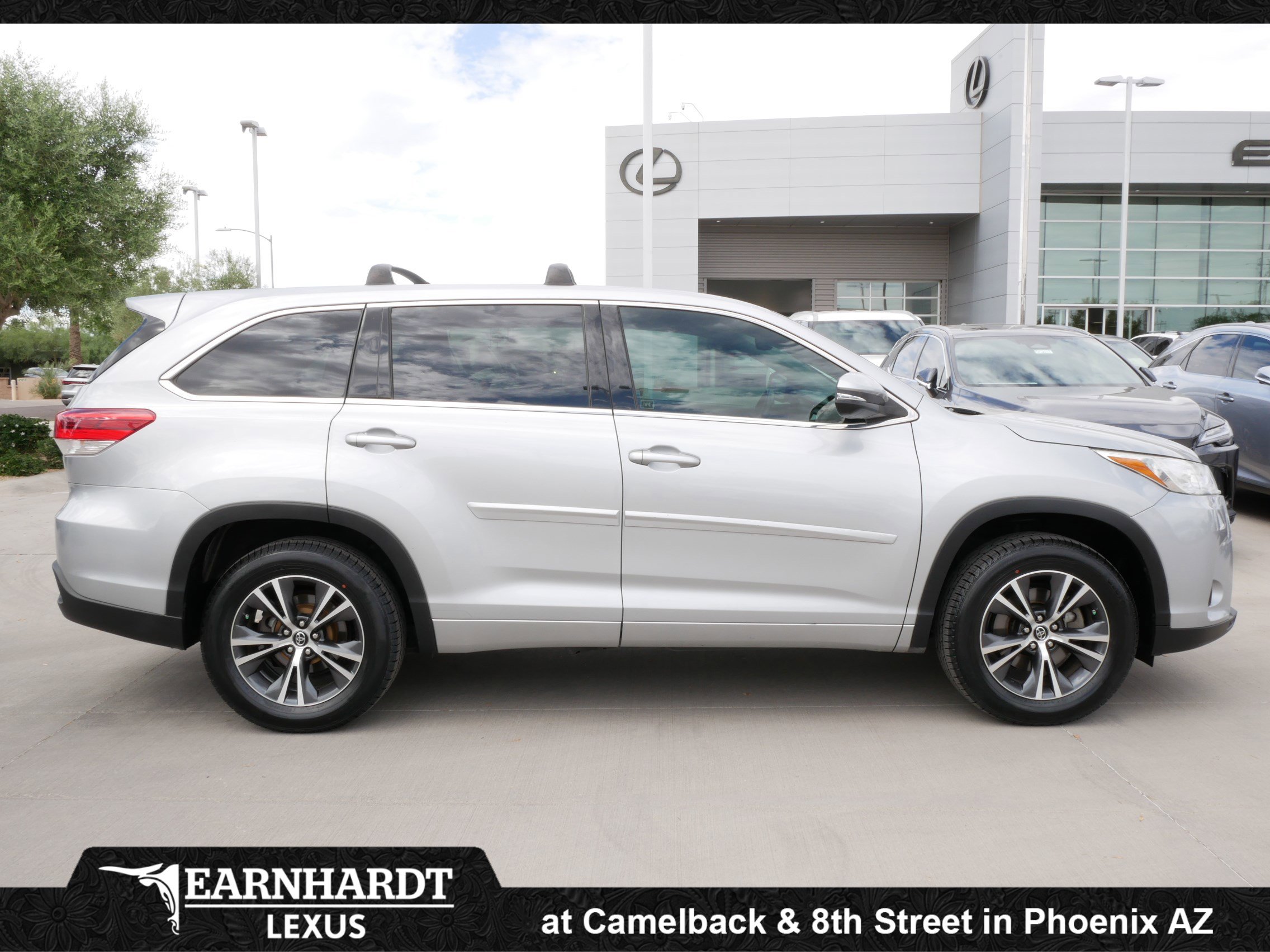 Used 2017 Toyota Highlander LE image 11