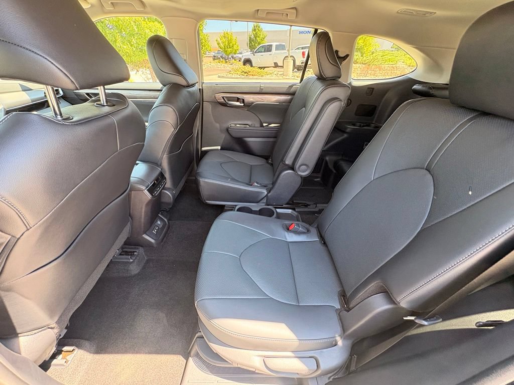 Used 2026 Toyota Highlander Limited AWD/4WD image 27