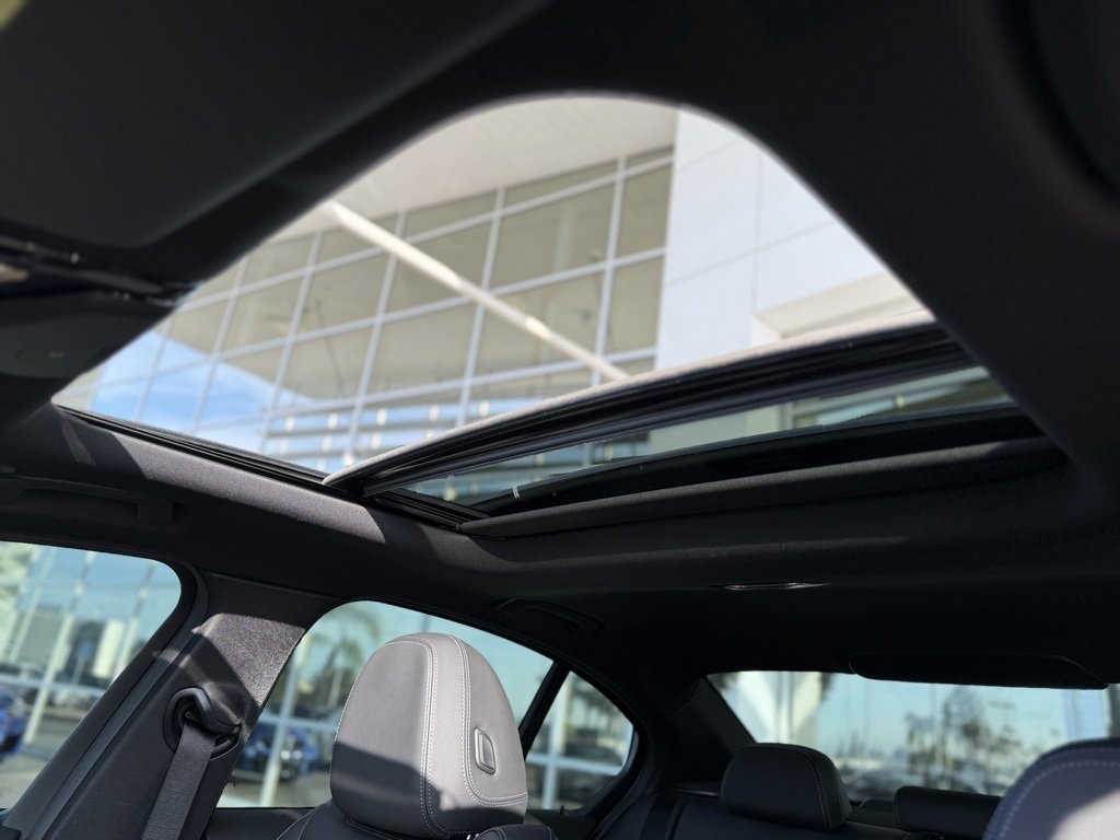 Used 2023 BMW M340i xDrive image 12