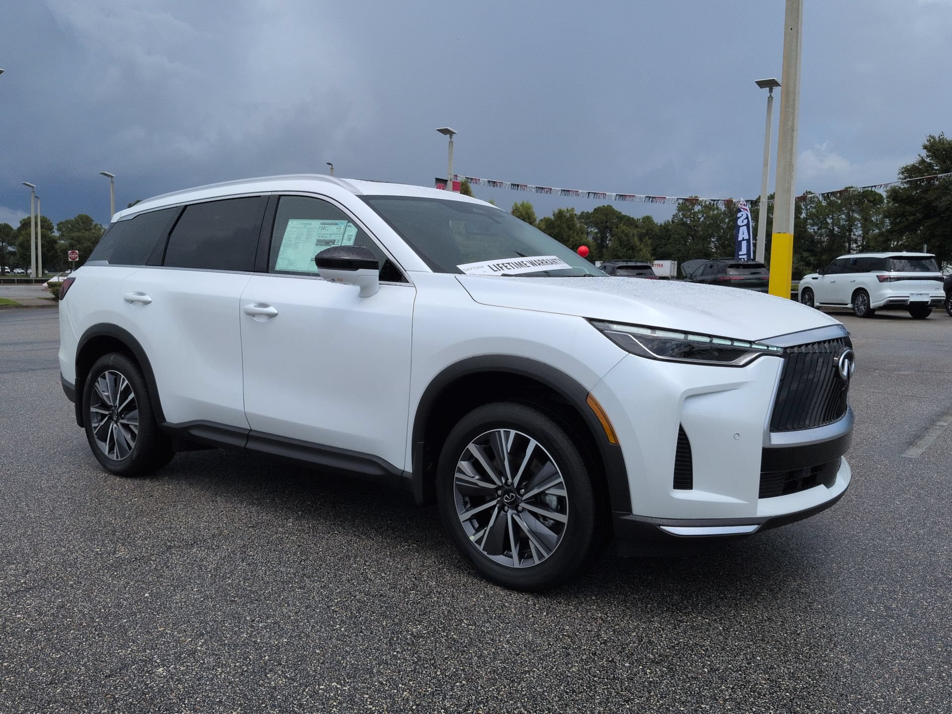 New 2027 INFINITI QX60 Luxe w/ Family Package FWD image 3