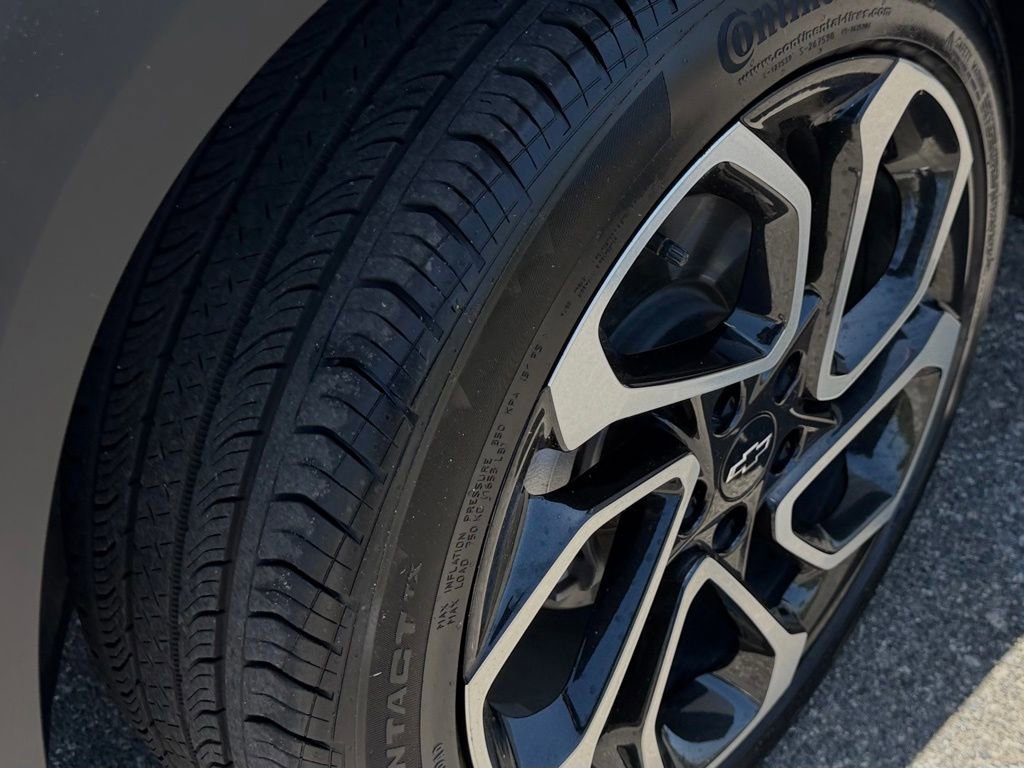 Used 2025 Chevrolet Trax RS w/ Sunroof Package FWD image 15