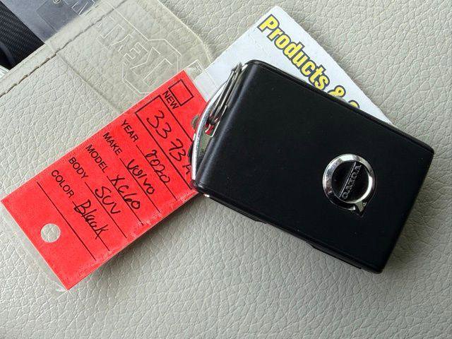 Used 2020 Volvo XC60 T5 Momentum w/ Protection Package Premier image 17