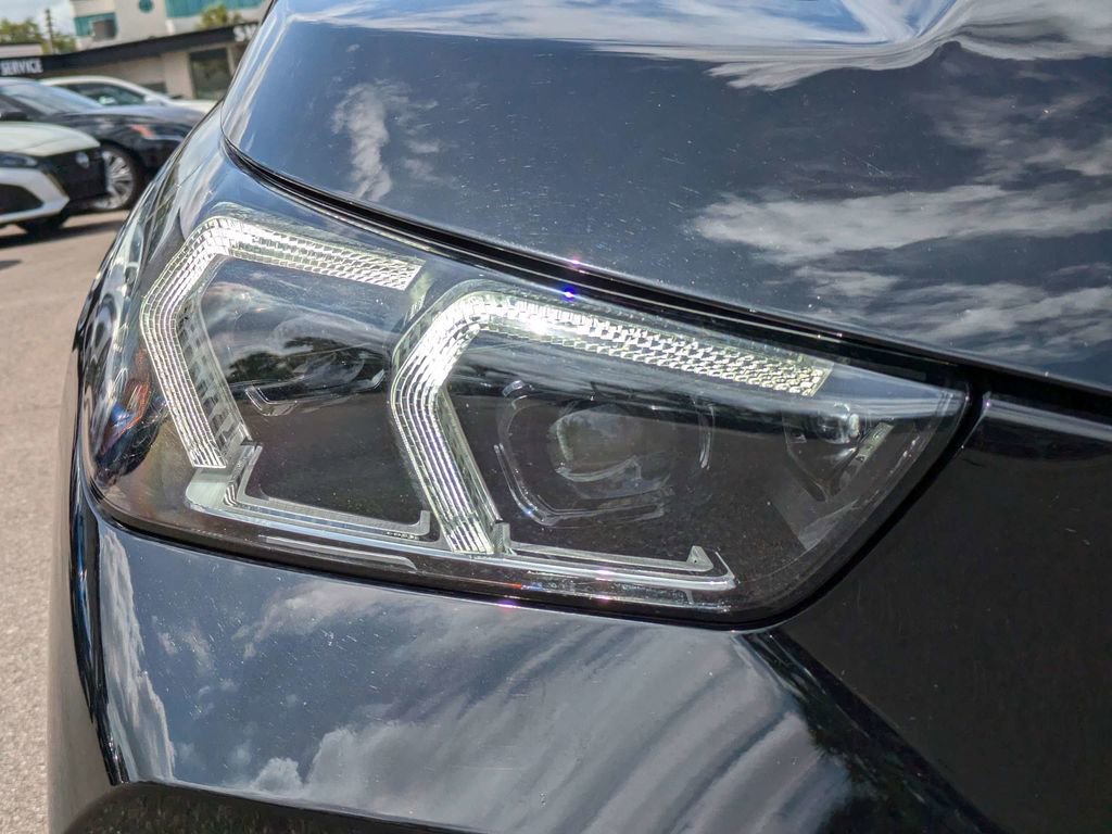 Used 2025 BMW X1 xDrive28i image 9