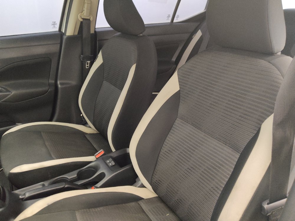 Used 2022 Nissan Versa SV FWD image 17