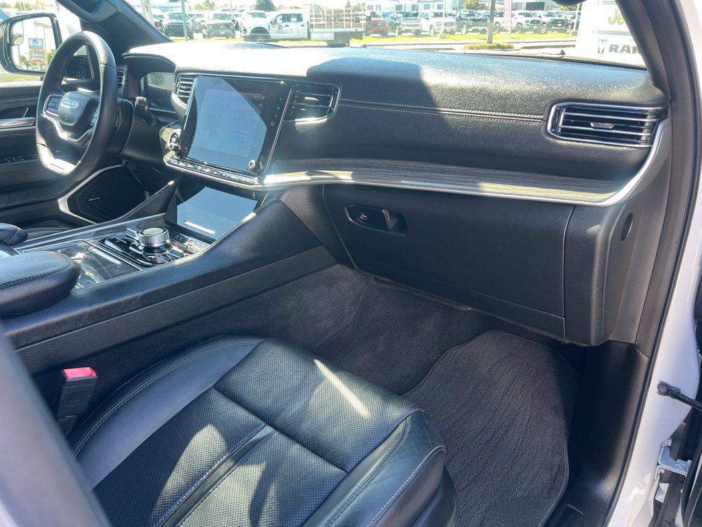 Used 2022 Jeep Wagoneer Series III AWD/4WD image 38