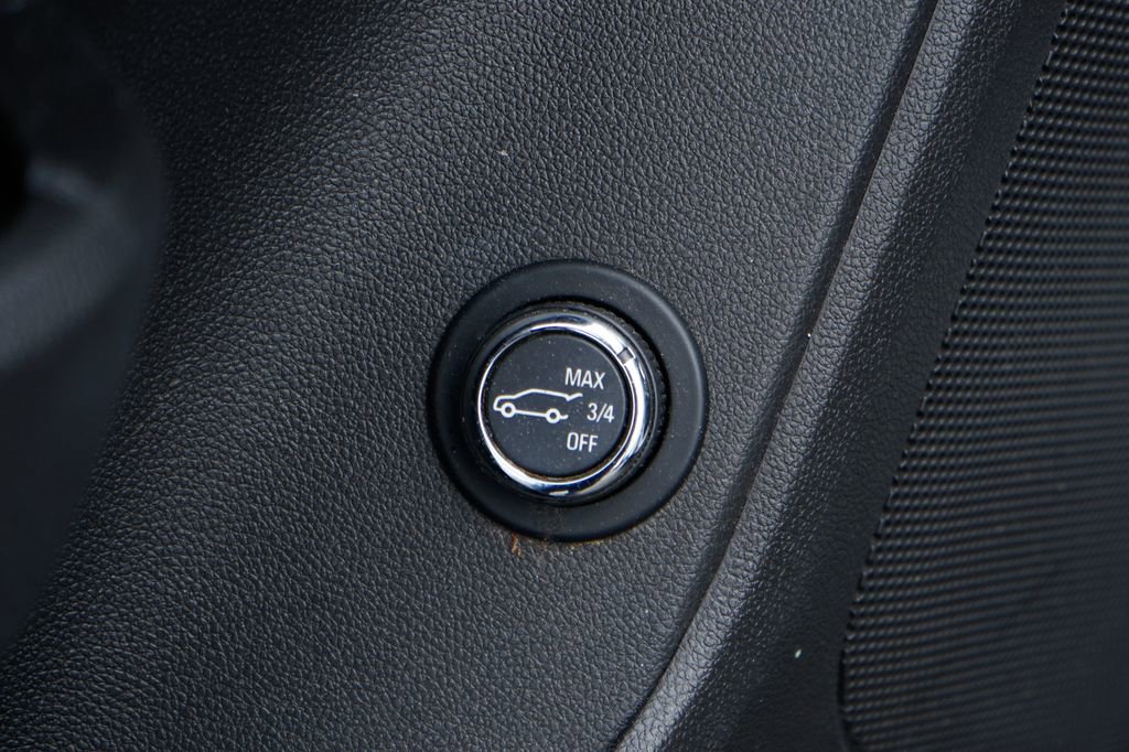 Used 2019 Chevrolet Blazer LT image 17