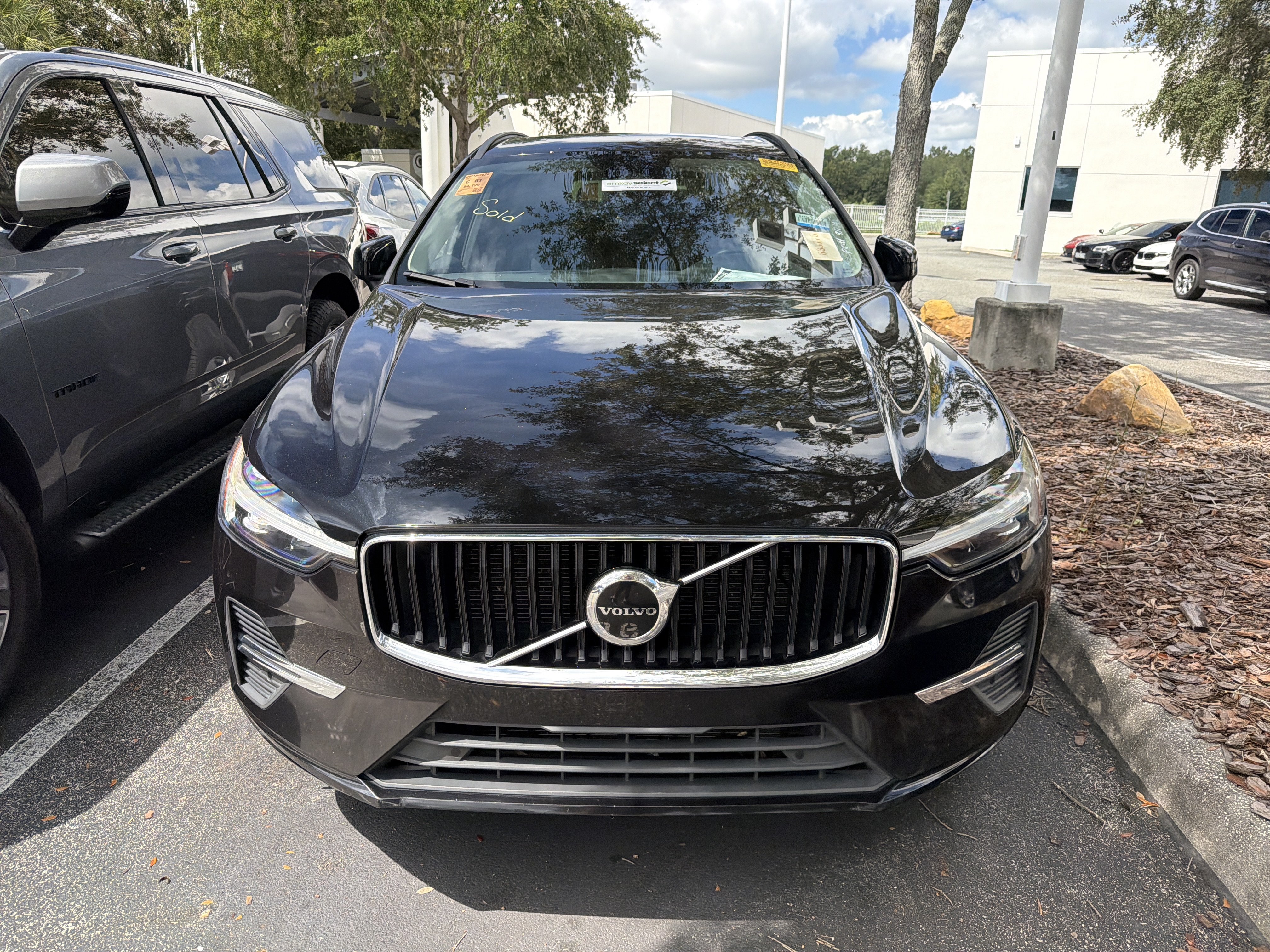 Used 2022 Volvo XC60 B5 Momentum AWD/4WD image 2
