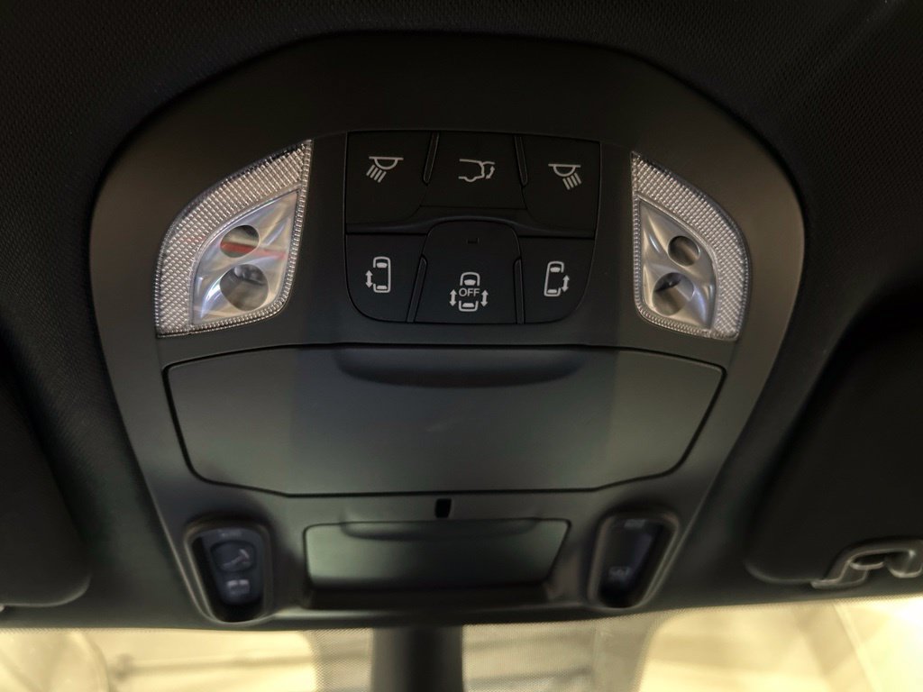New 2027 Chrysler Pacifica Limited FWD image 26