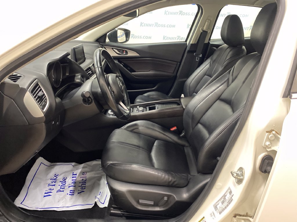 Used 2018 MAZDA MAZDA3 Touring FWD image 9