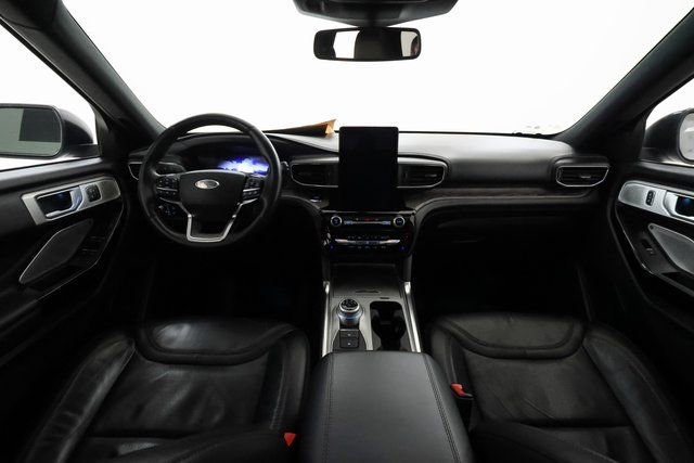 Used 2023 Ford Explorer Platinum w/ Premium Technology Package image 5