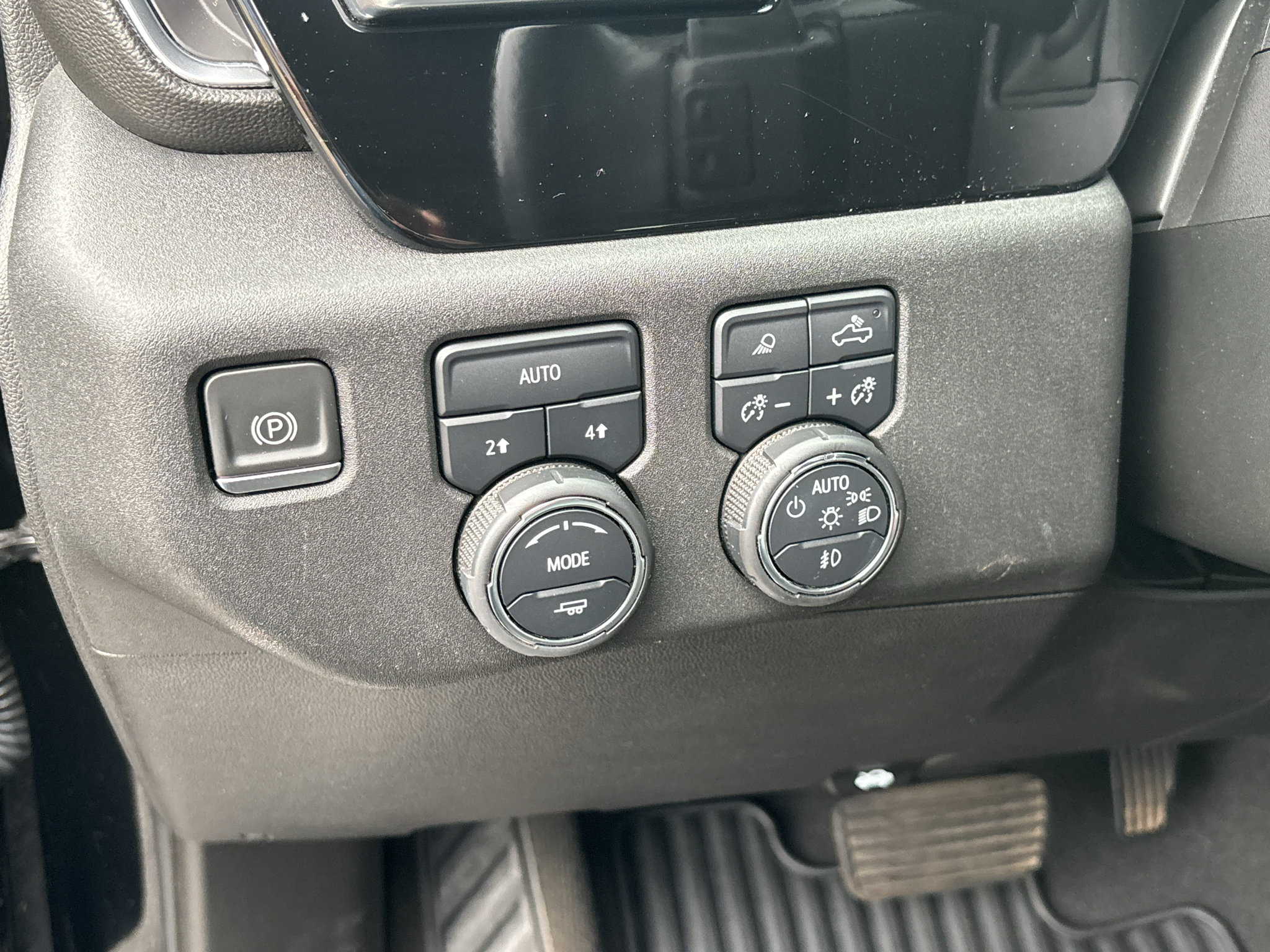 Used 2023 Chevrolet Silverado 1500 LTZ AWD/4WD image 14