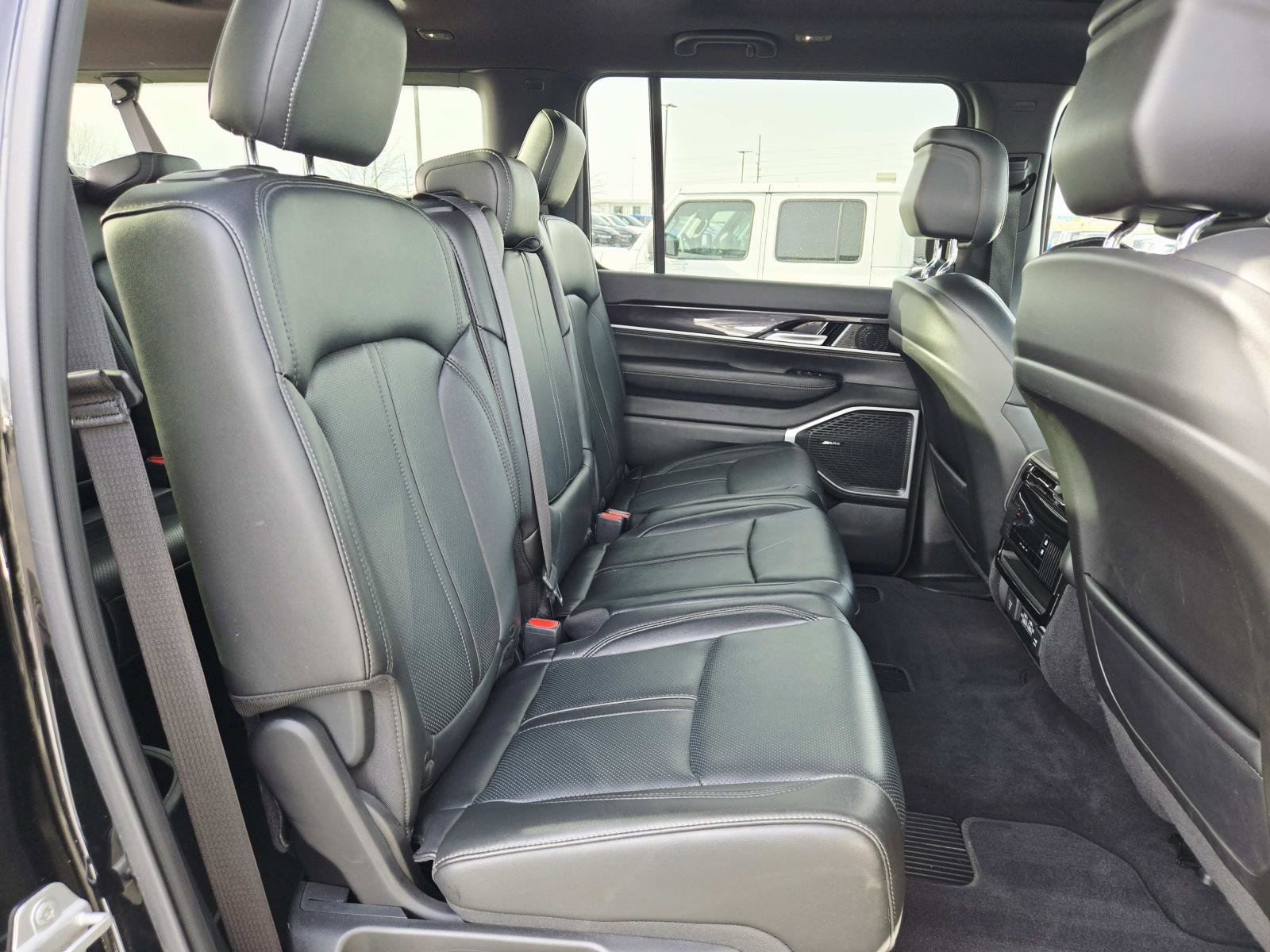 Used 2024 Jeep Wagoneer L 4WD w/ Premium Group I image 21