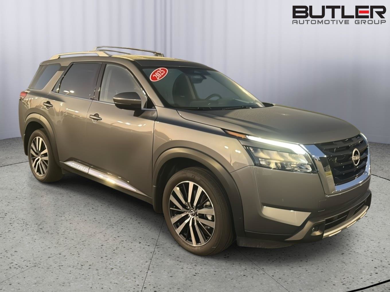 Used 2025 Nissan Pathfinder Platinum w/ Lighting Package (N92) AWD/4WD image 8