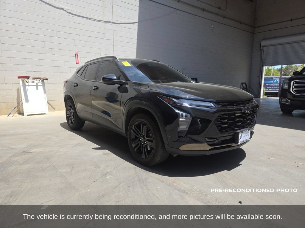 Used 2025 Chevrolet Trax ACTIV FWD image 3