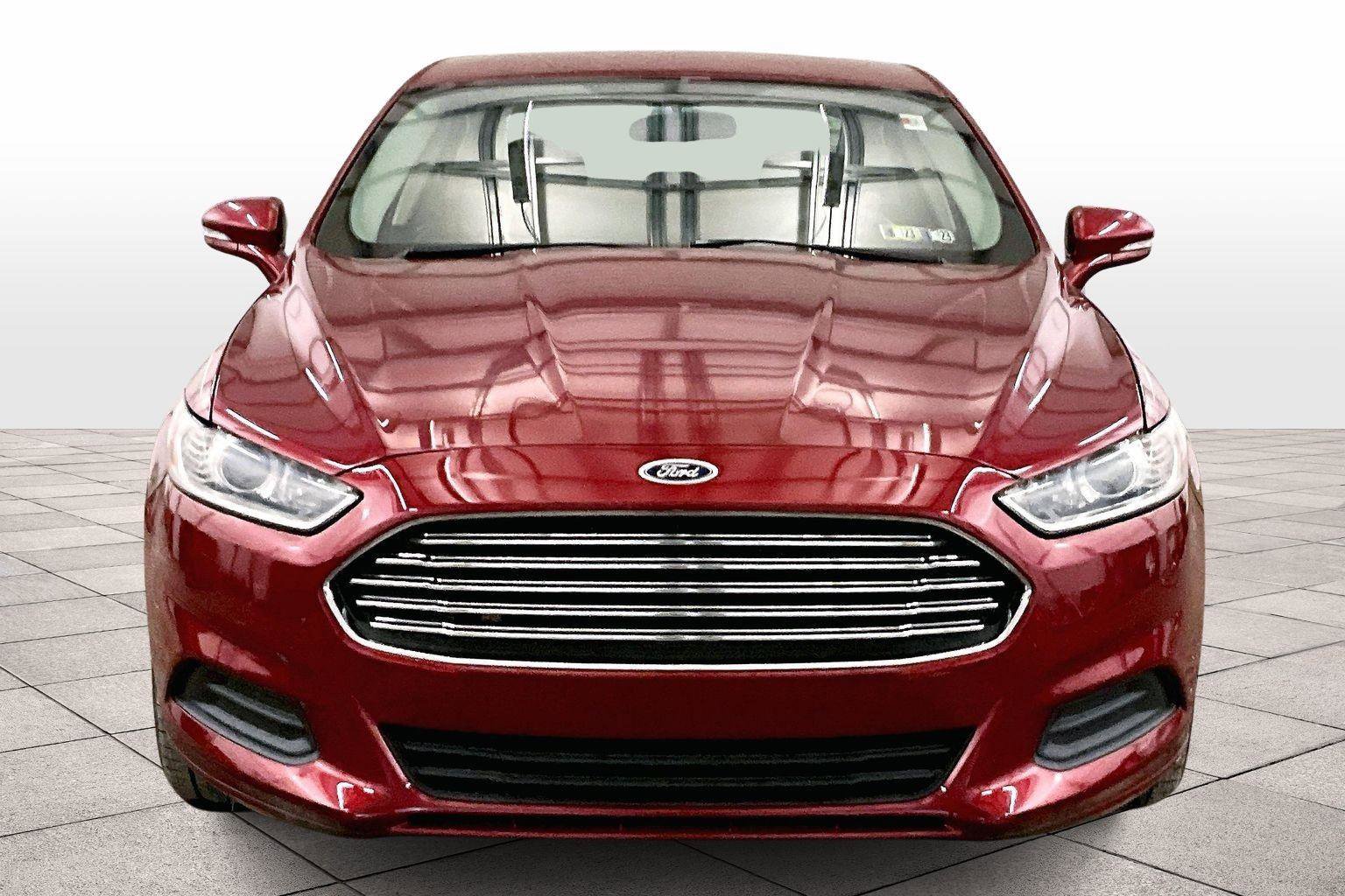 Used 2015 Ford Fusion SE image 4
