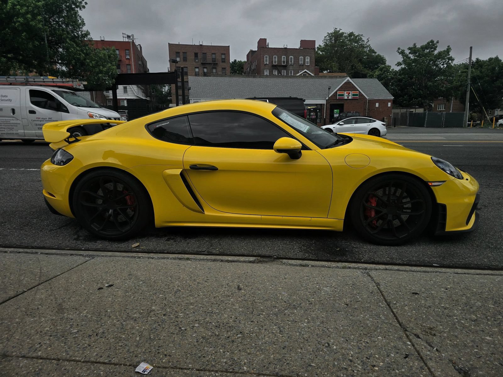 Used 2020 Porsche 718 Cayman GT4 RWD image 6