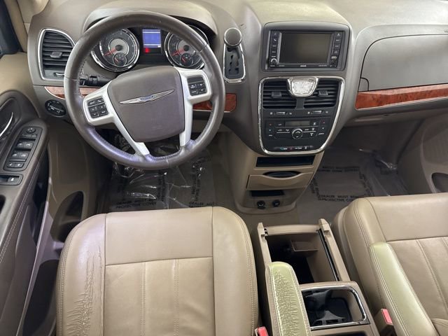Used 2015 Chrysler Town & Country Touring image 29