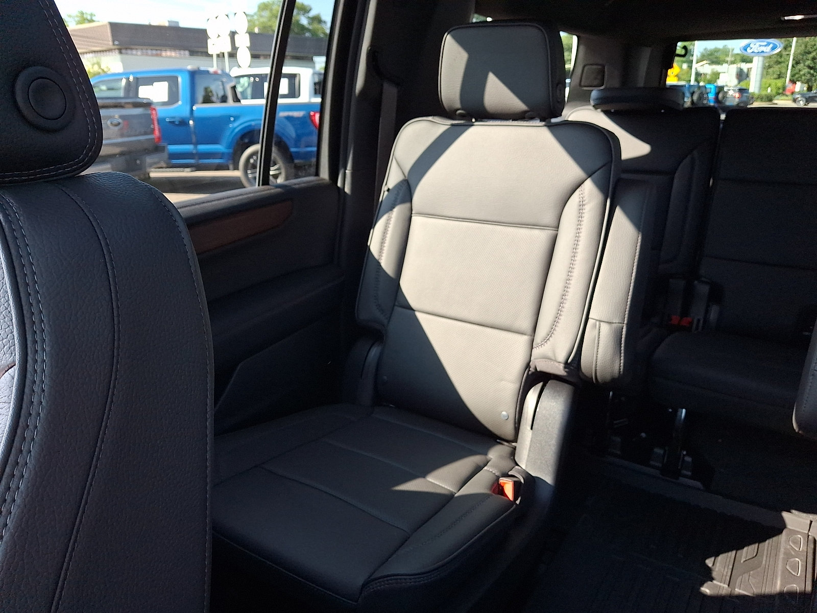 Used 2026 GMC Yukon XL Denali w/ Sun & Power Step Package AWD/4WD image 18