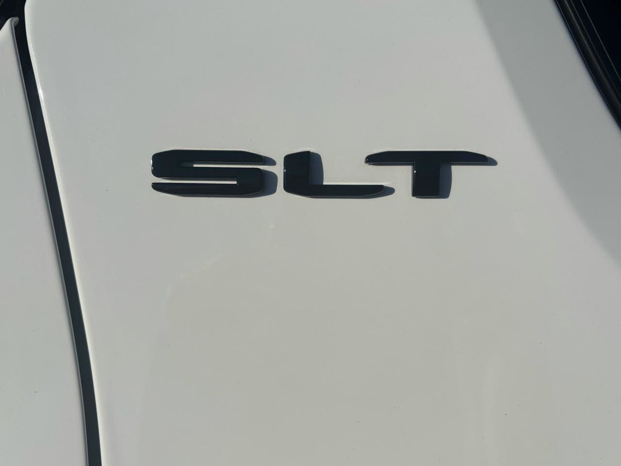 Used 2023 GMC Acadia SLT w/ Elevation Edition image 46