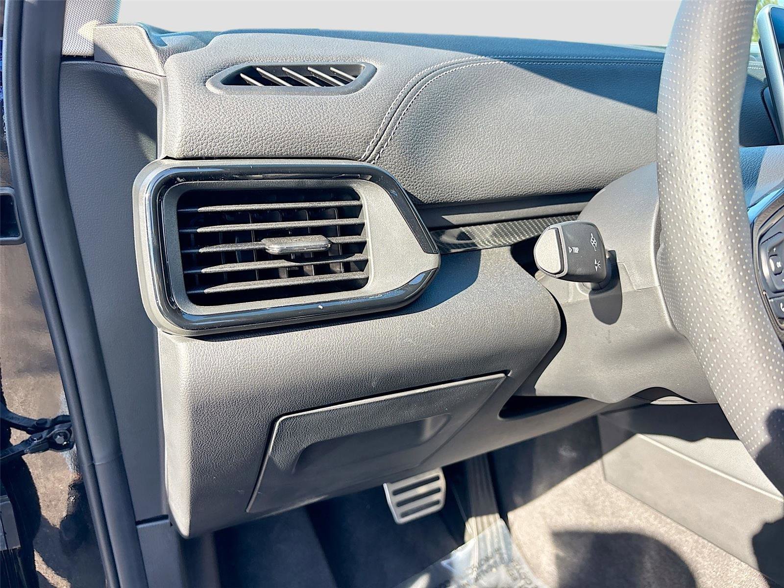 New 2025 VinFast VF 8 Eco image 10