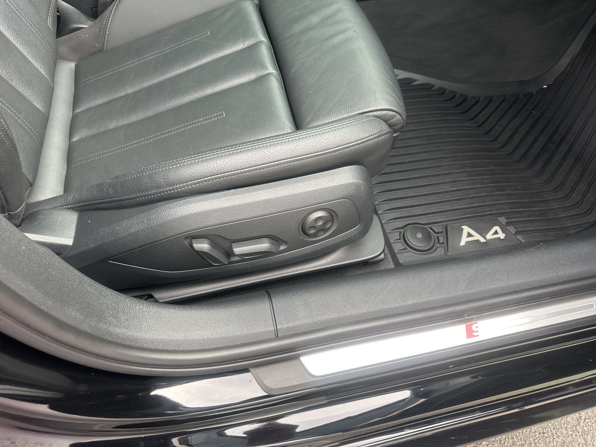 Used 2019 Audi A4 2.0T Premium w/ Convenience Package AWD/4WD image 14