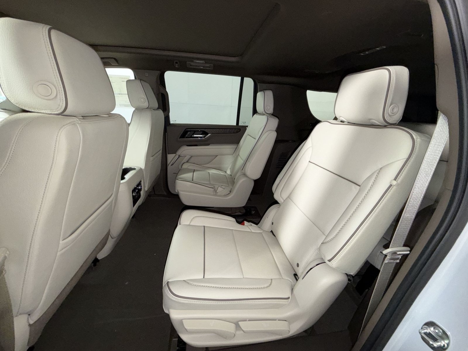 New 2026 GMC Yukon XL Denali w/ Sun & Power Step Package AWD/4WD image 24
