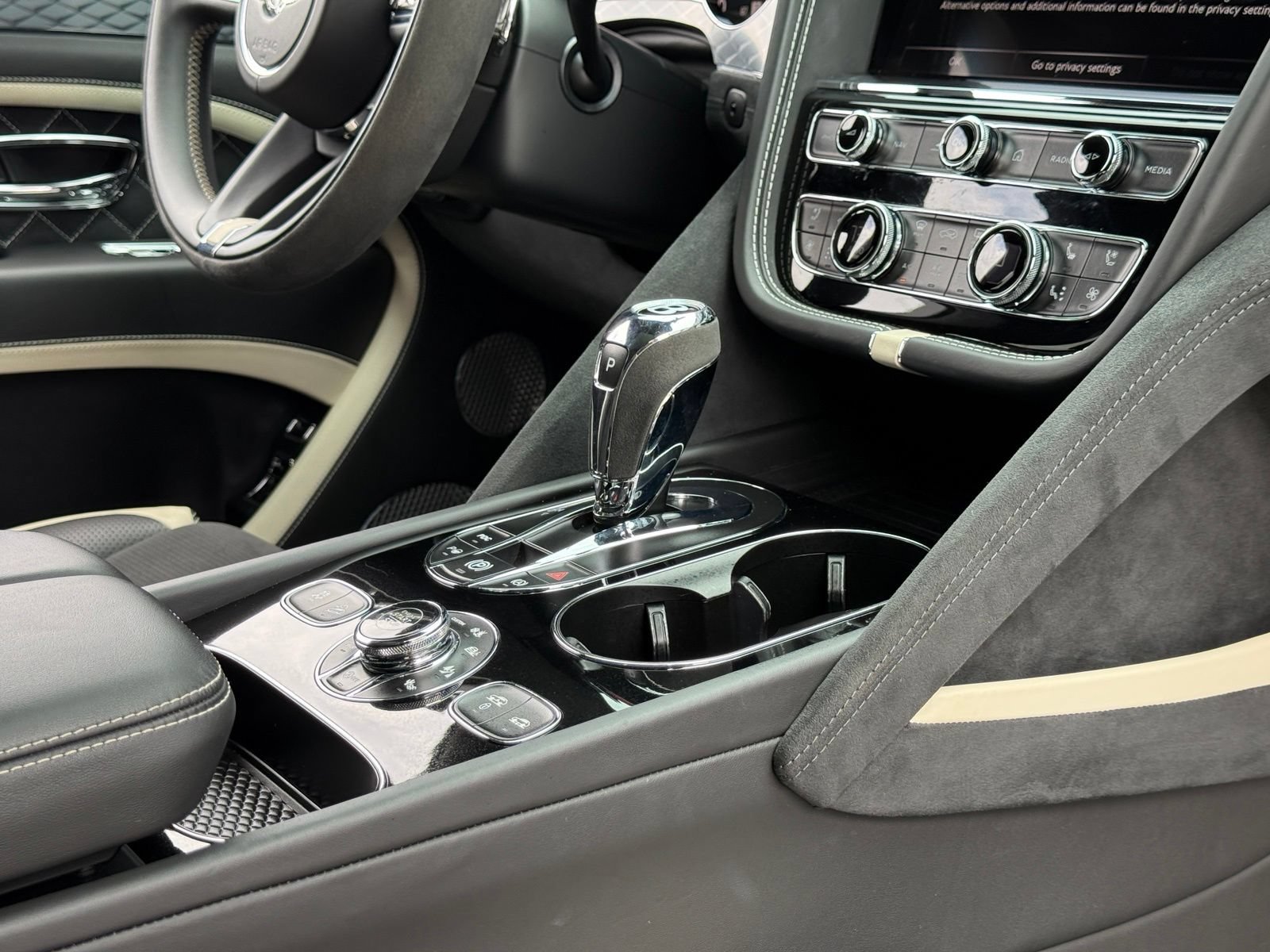 Used 2021 Bentley Bentayga Speed AWD/4WD image 41