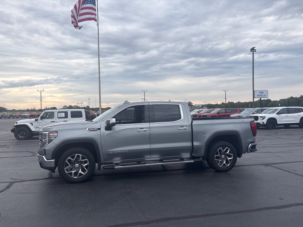 Used 2023 GMC Sierra 1500 SLT w/ SLT Premium Plus Package AWD/4WD image 2