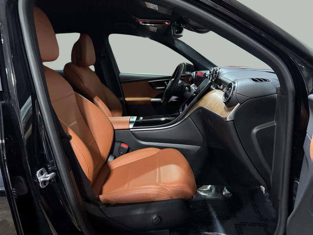 Used 2024 Mercedes-Benz GLC 300 4MATIC image 23