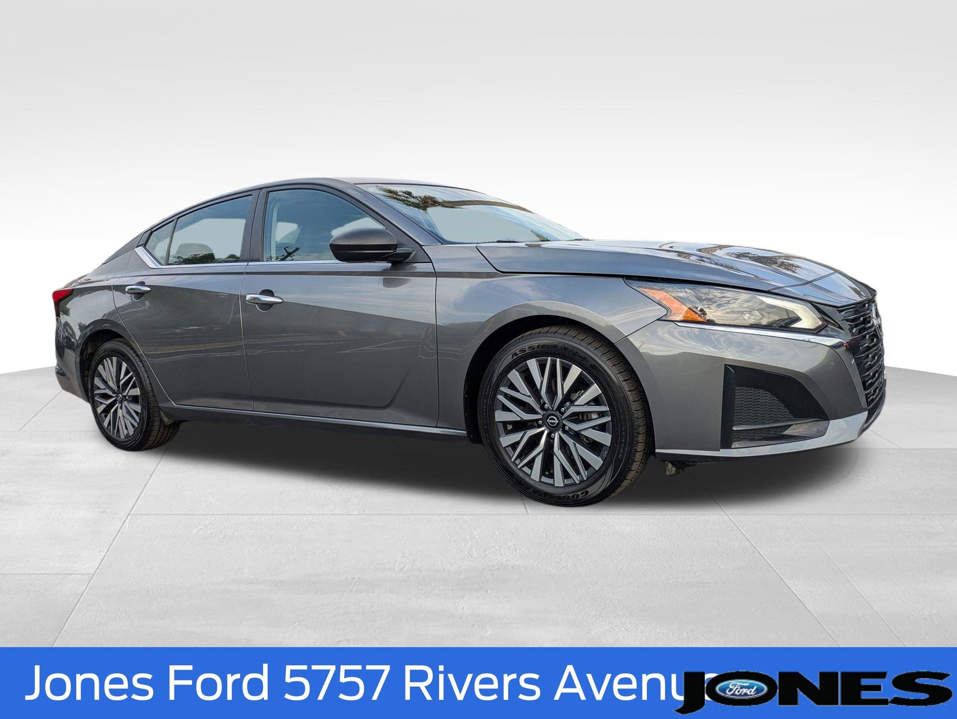 Used 2024 Nissan Altima 2.5 SV FWD image 2