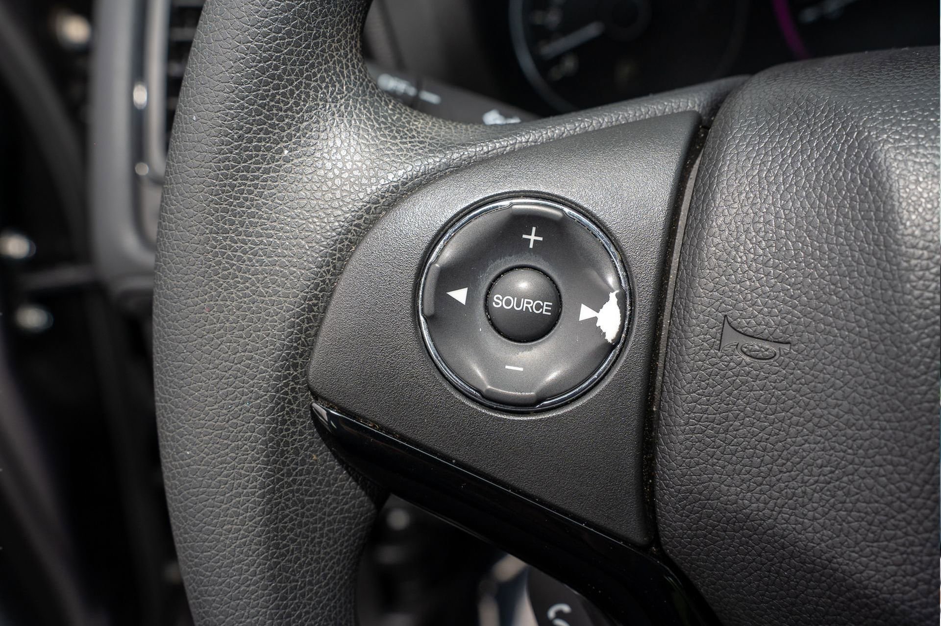 Used 2016 Honda HR-V LX image 28