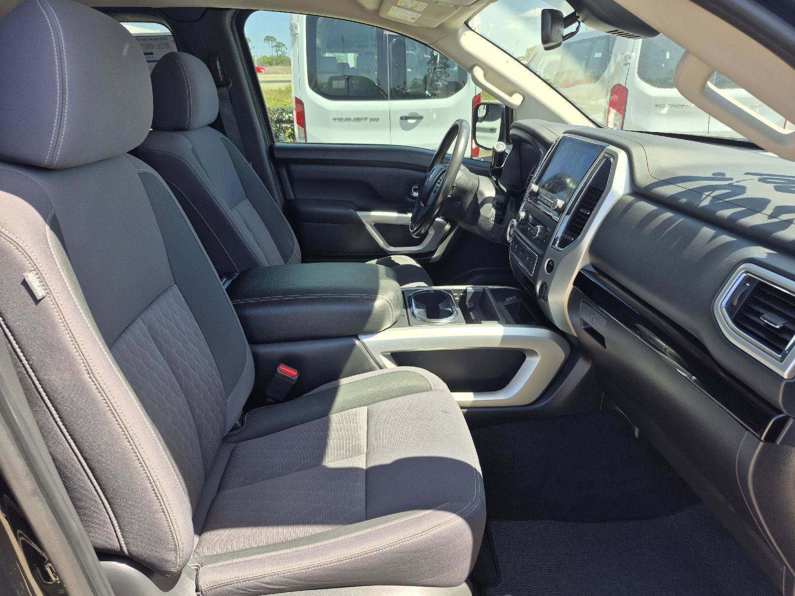 Used 2020 Nissan Titan SV w/ SV Convenience Package RWD image 13