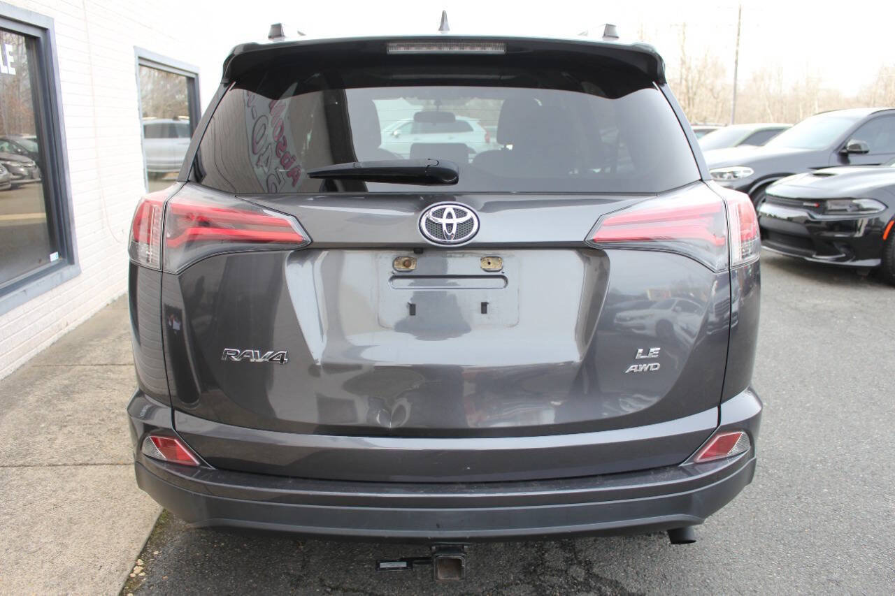 Used 2016 Toyota RAV4 LE image 8
