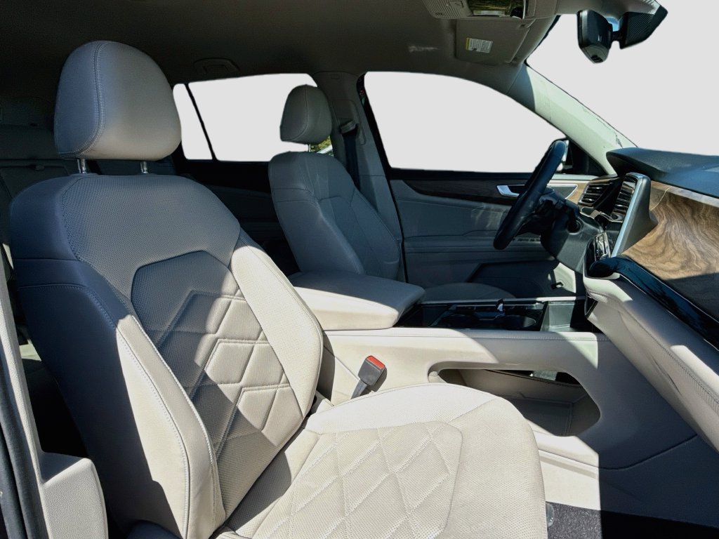 Used 2024 Volkswagen Atlas SE FWD image 32