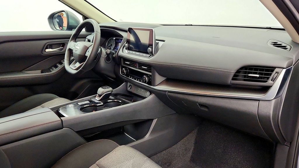 Used 2026 Nissan Rogue SV FWD image 24