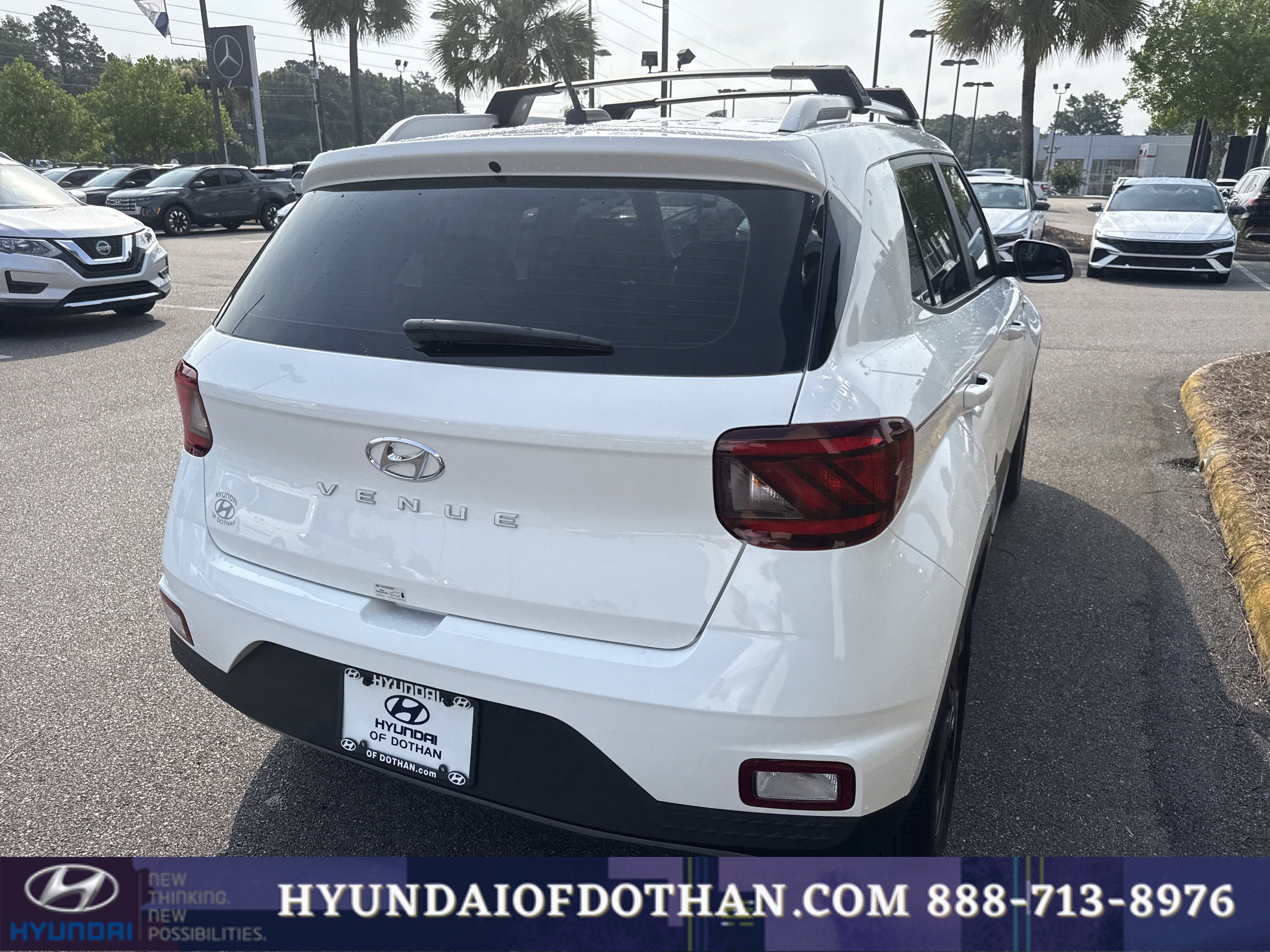 Certified 2025 Hyundai Venue SEL FWD image 4