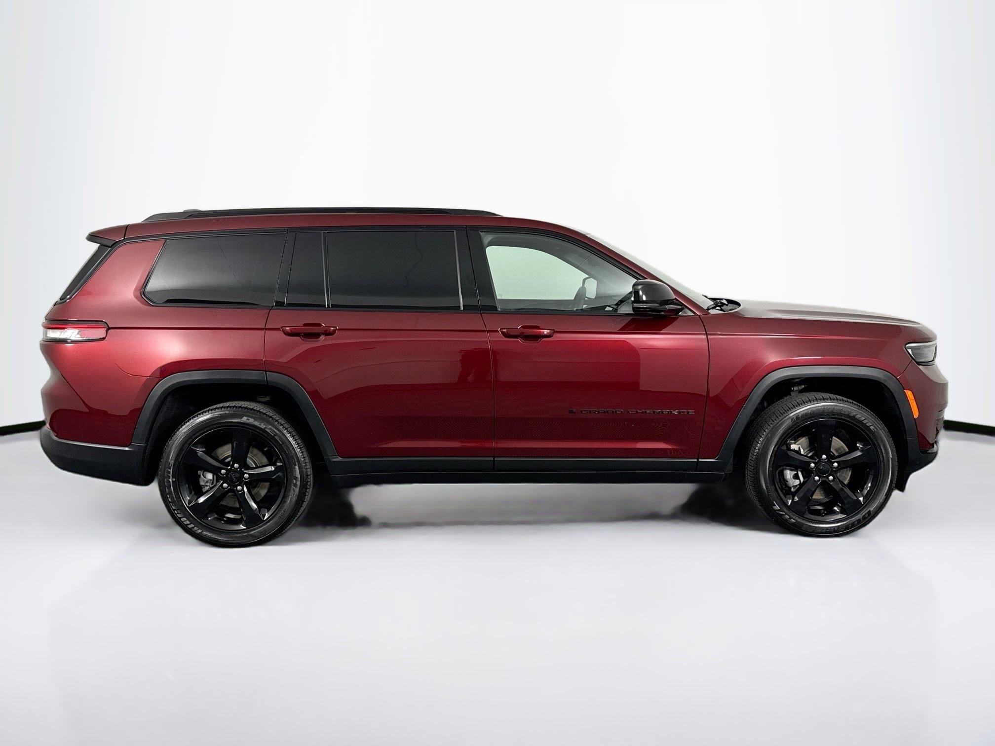 Used 2024 Jeep Grand Cherokee L Altitude AWD/4WD image 12